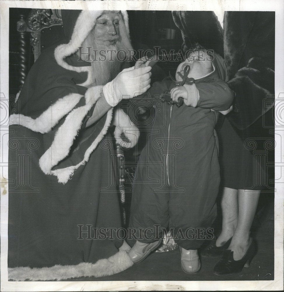 1955 Jolly Old St Nick Fails Santa Paris - Historic Images