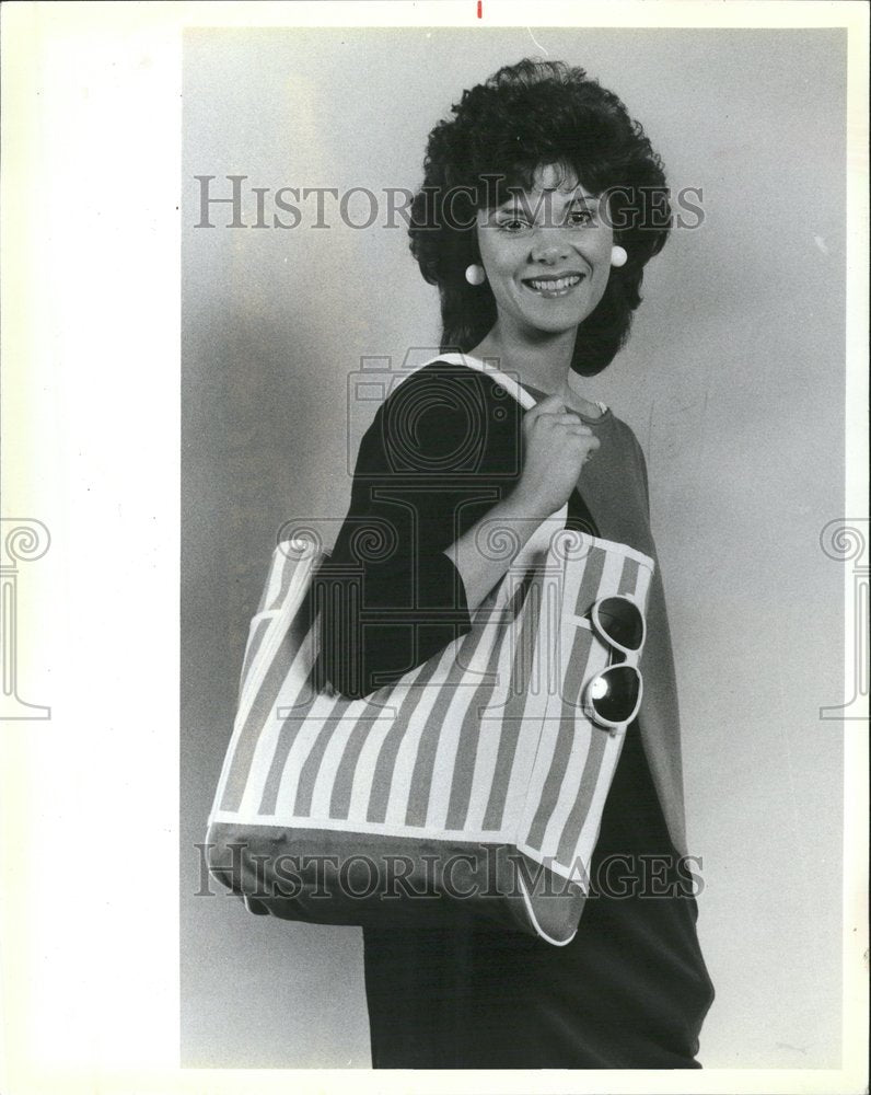 1984 Press Photo Merona Ladies Beach Tote Handbag Mich - RRV62051 - Historic Images