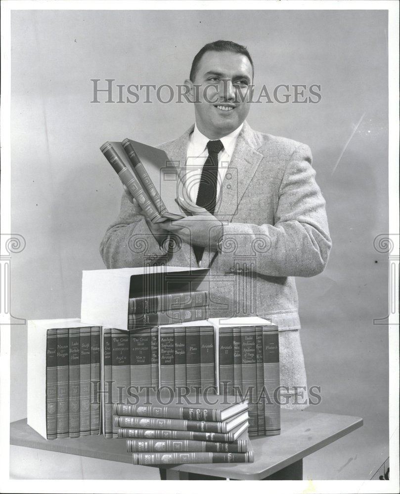 1958 Press Photo Hoke Norris Books Glen Hasler - RRV62101 - Historic Images