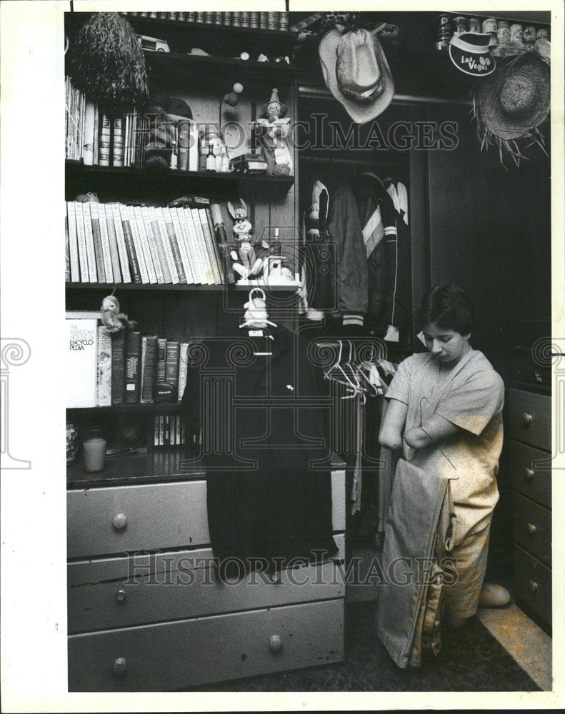 1984 Eddie Burkel Disabled Boy Folds Pants - Historic Images