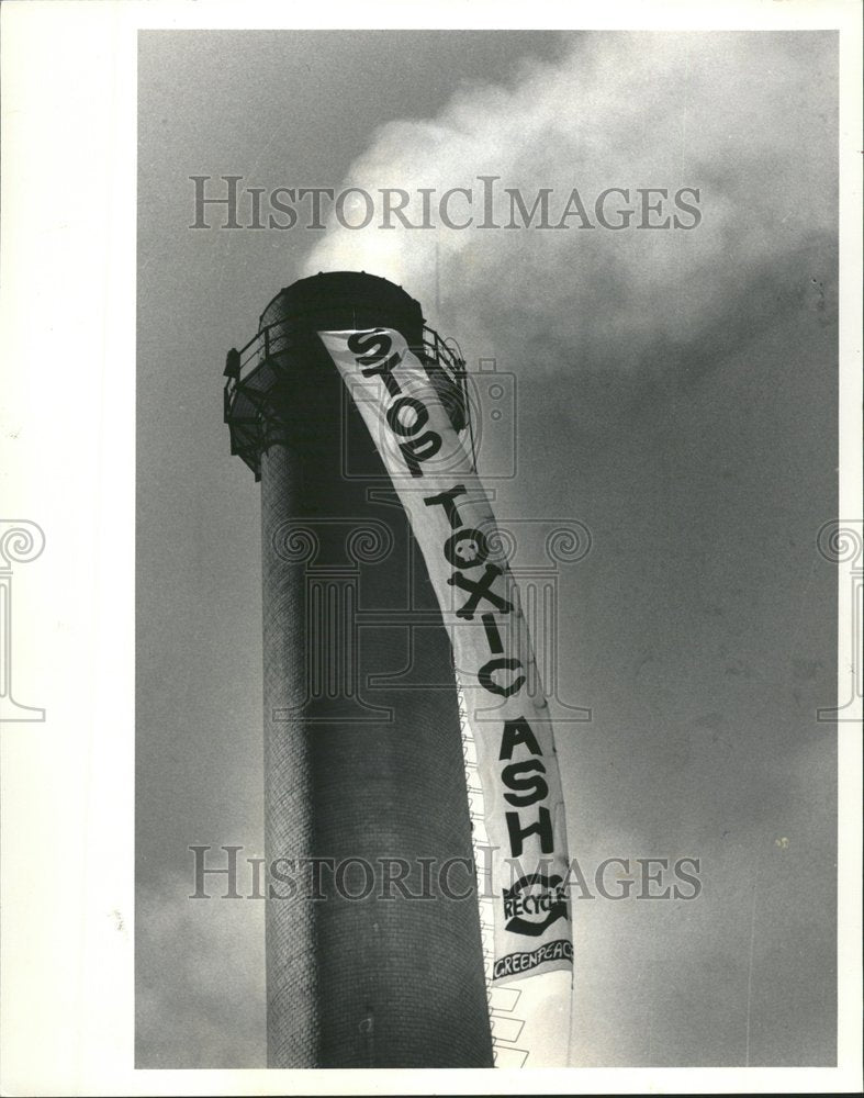 1988 Greenpeace banner smokestack garbage - Historic Images