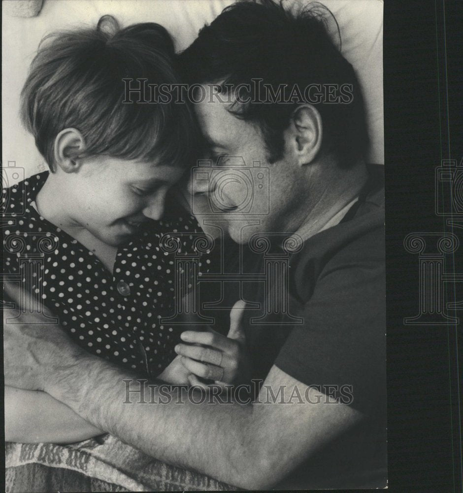 1975 Press Photo Sol Gittelman What Makes Good Father - RRV62281 - Historic Images