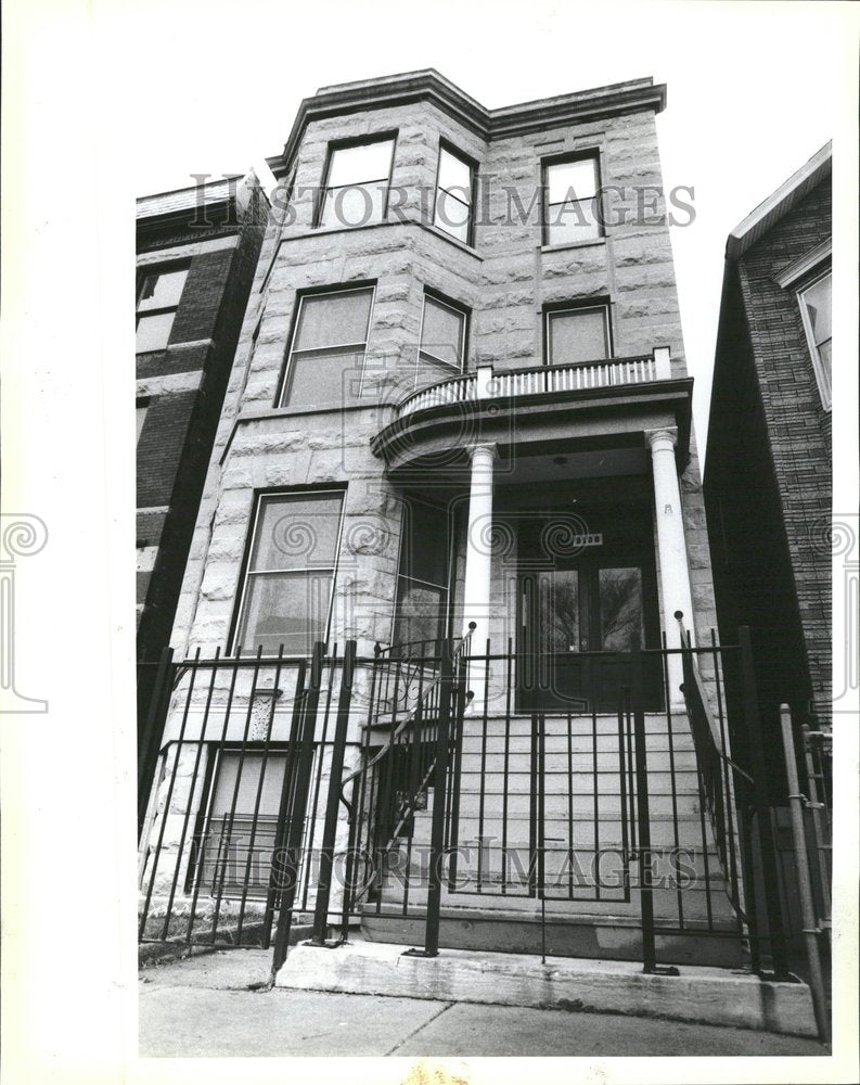 1987 Press Photo Iron Fence Housing Building Chicago - RRV62363 - Historic Images