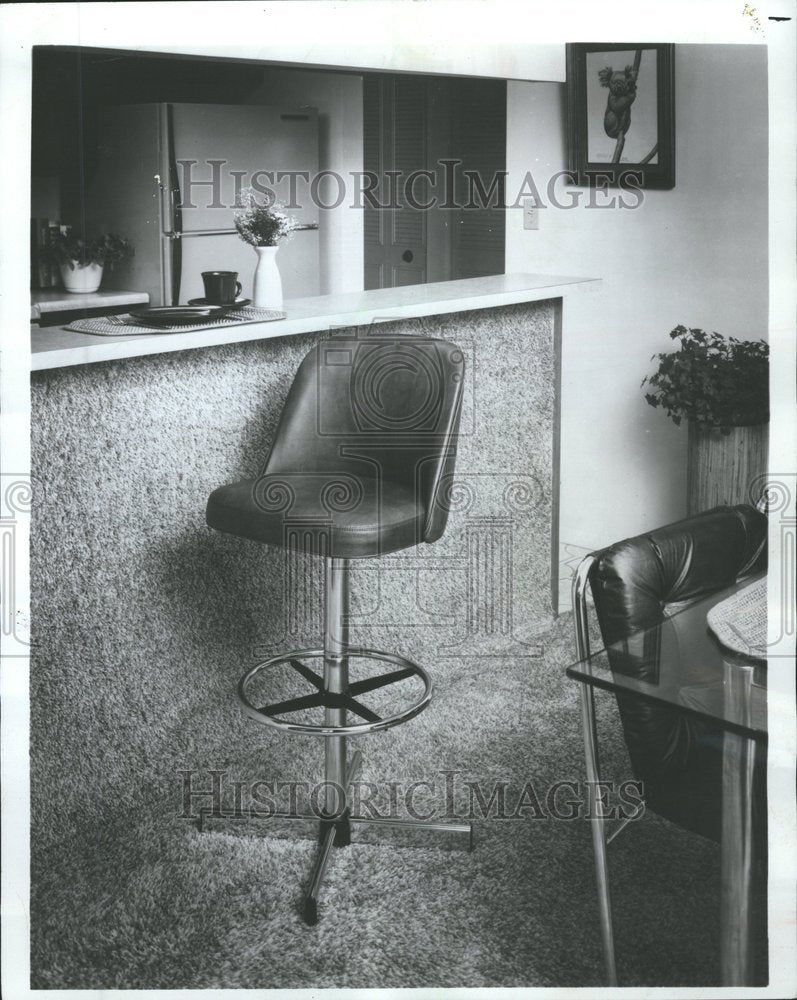 1977 Press Photo Cosco Bar Stools Steel Pedestal - RRV62409- Historic Images