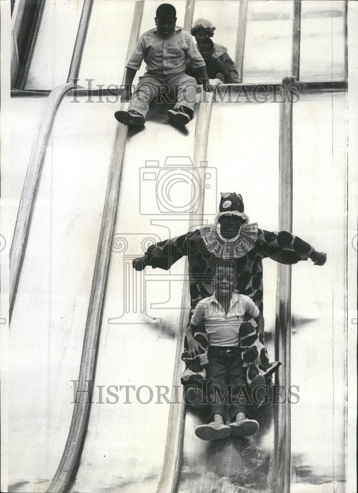 1970 Press Photo Splash In-Handicap Kid Washington Park - RRV62601 - Historic Images