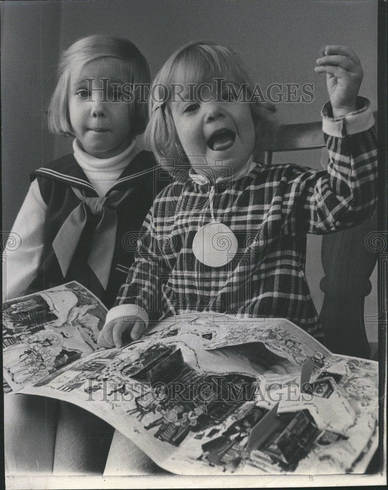 1968 Elizabeth Loucks Mary Jane Christmas - Historic Images