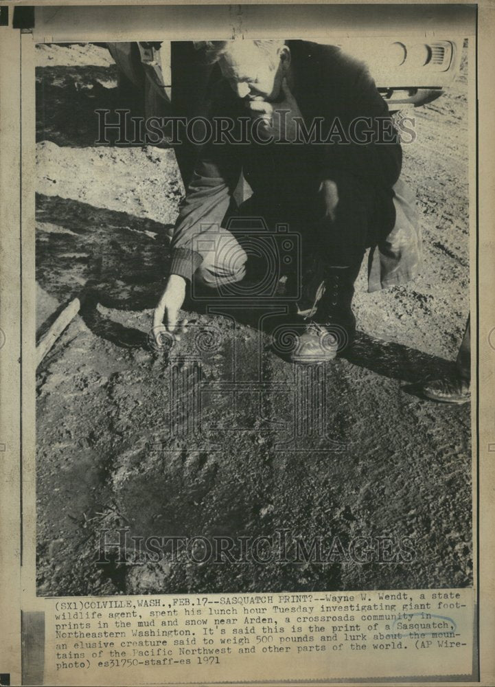 1971 Press Photo Wayne Wendt Agent Wildlife Hour Lunch - RRV62817 - Historic Images