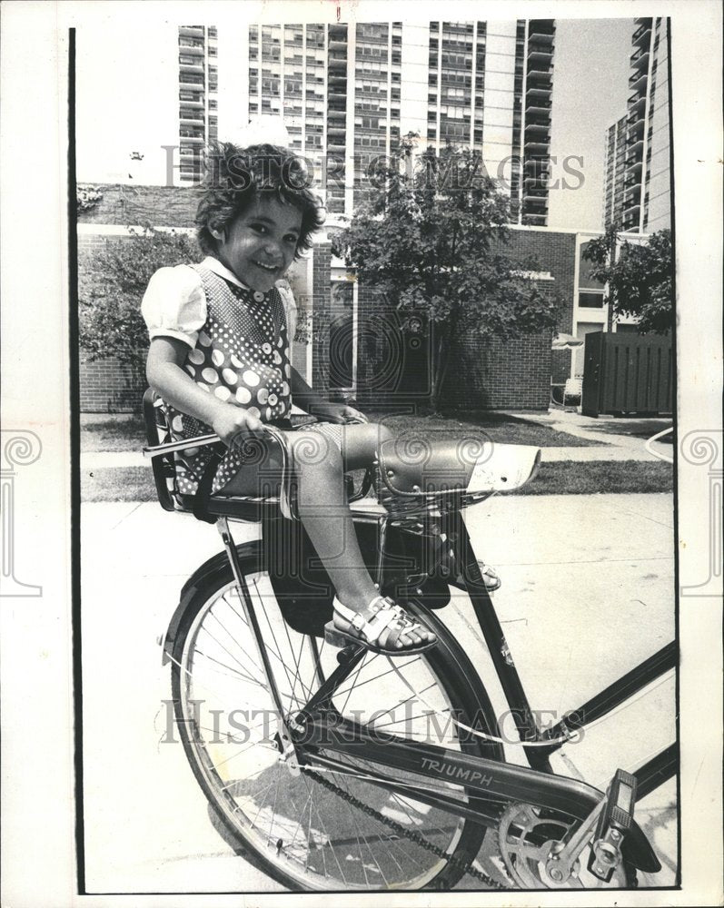 1972 Press Photo Bicycle Baby Plastic Seats Children - RRV62893 - Historic Images