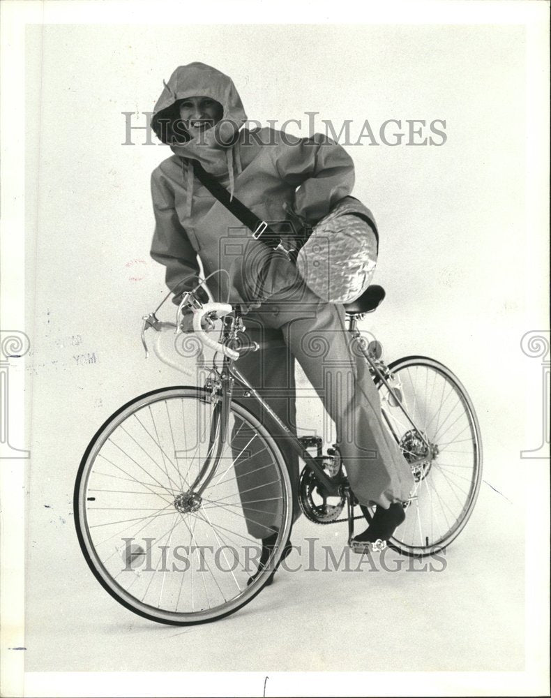 1977 Press Photo Woman model bike nylon survival suit - Historic Images