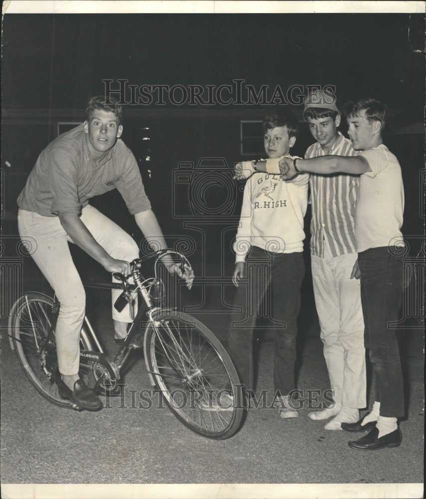 1966 Press Photo bicycle riding world record continuous - RRV63009 - Historic Images