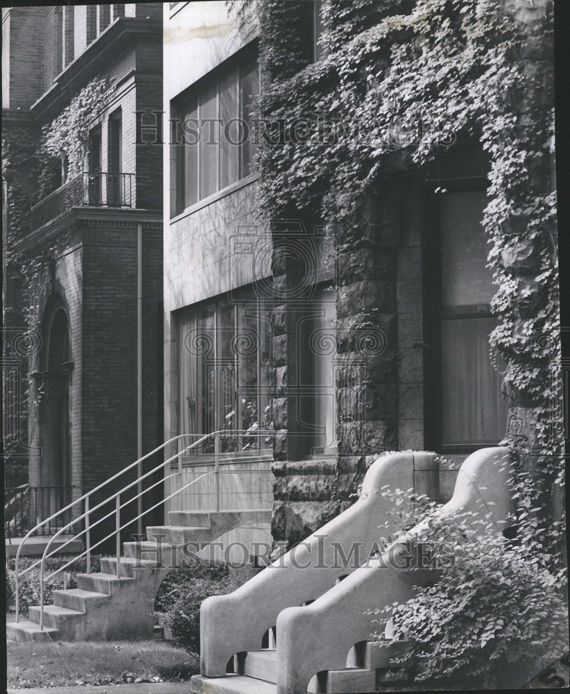 1953 Press Photo new old stairs Chicago Astor Street - RRV63041 - Historic Images