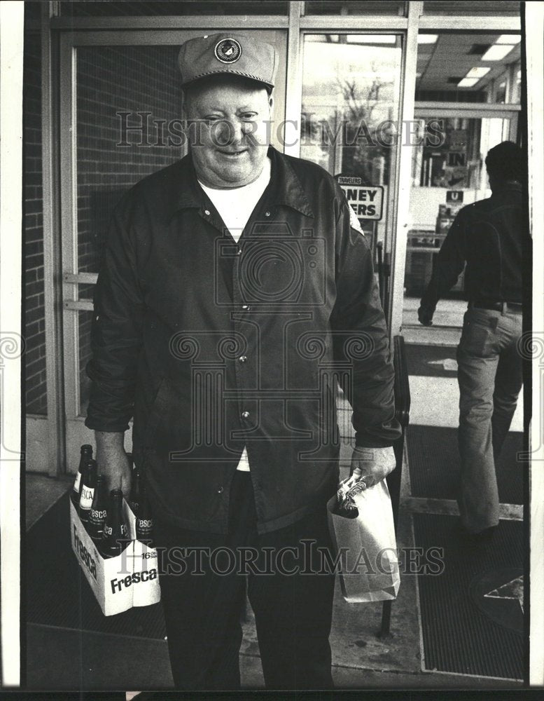 1977 Williamm Bassett store empty bottles - Historic Images