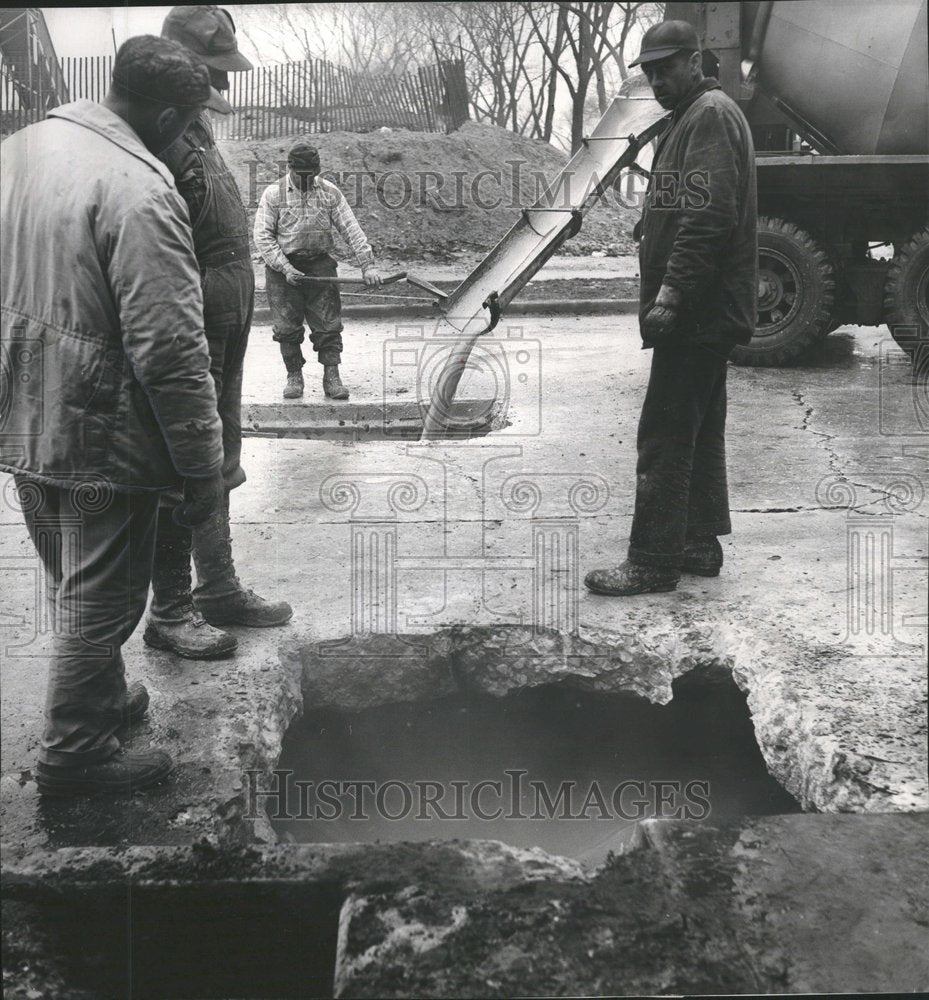 1961 Press Photo Street Workmen Concrete Sand Caving - RRV63443 - Historic Images