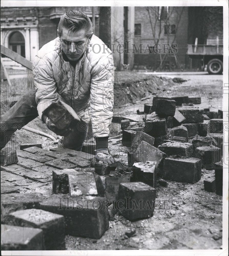 1962 Press Photo Ronald Perik Reset Wooden Paving Block - RRV63449 - Historic Images