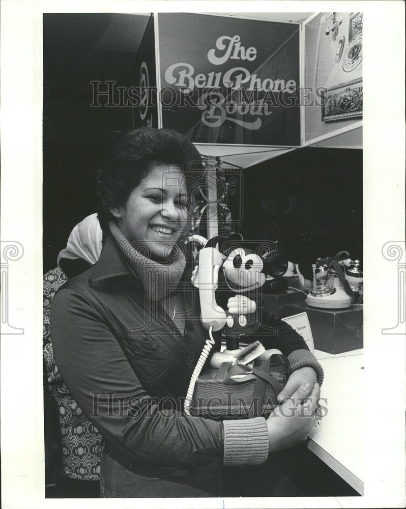1977 Press Photo Illinois Bell Phone Booth Mickey Phone - RRV63669 - Historic Images