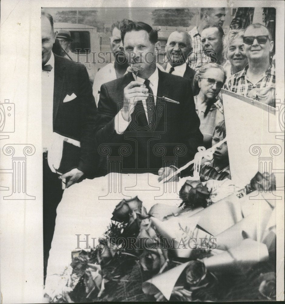 1965 Gerald McKinney Attends His Own Funer-Historic Images