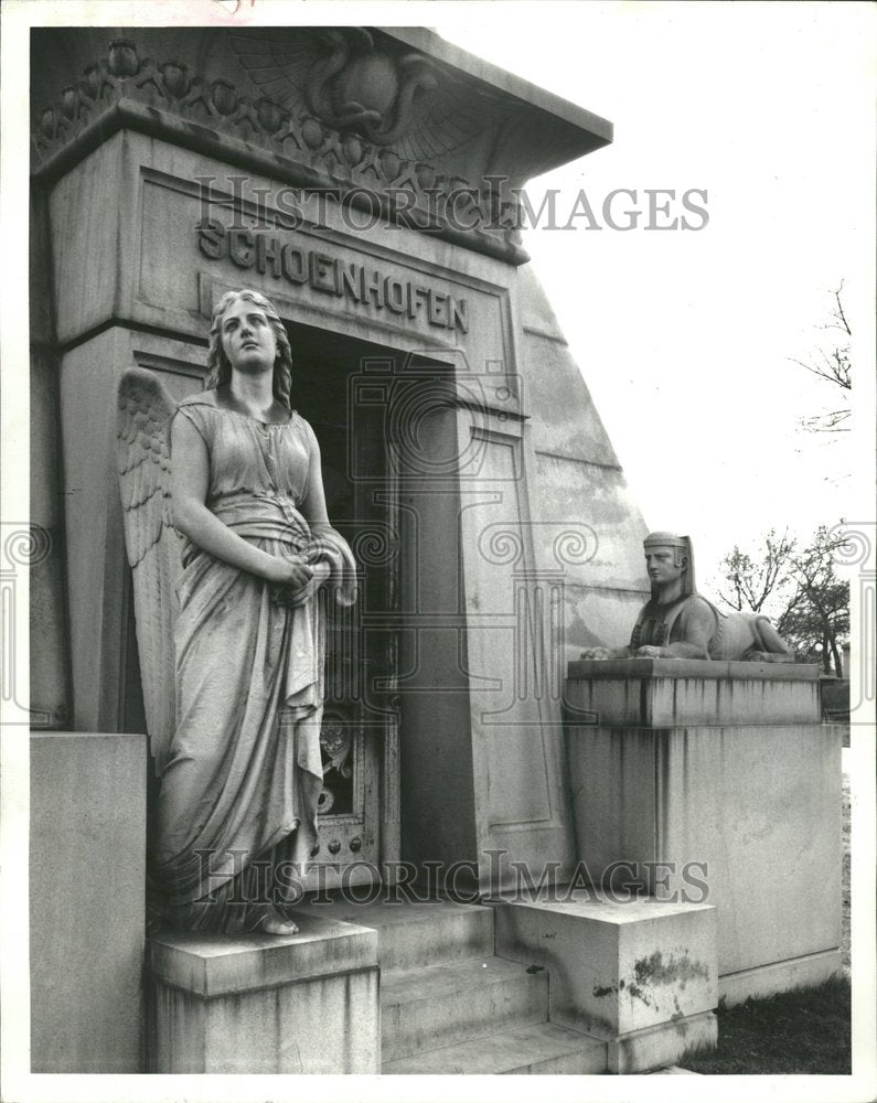 1993 Tomb Schoenhofen Graceland Cemetary - Historic Images