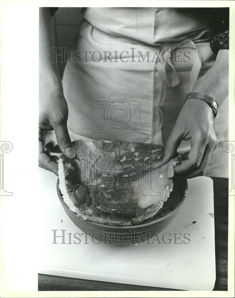 1985, Food Easter Sponge Cake - RRV63847 - Historic Images