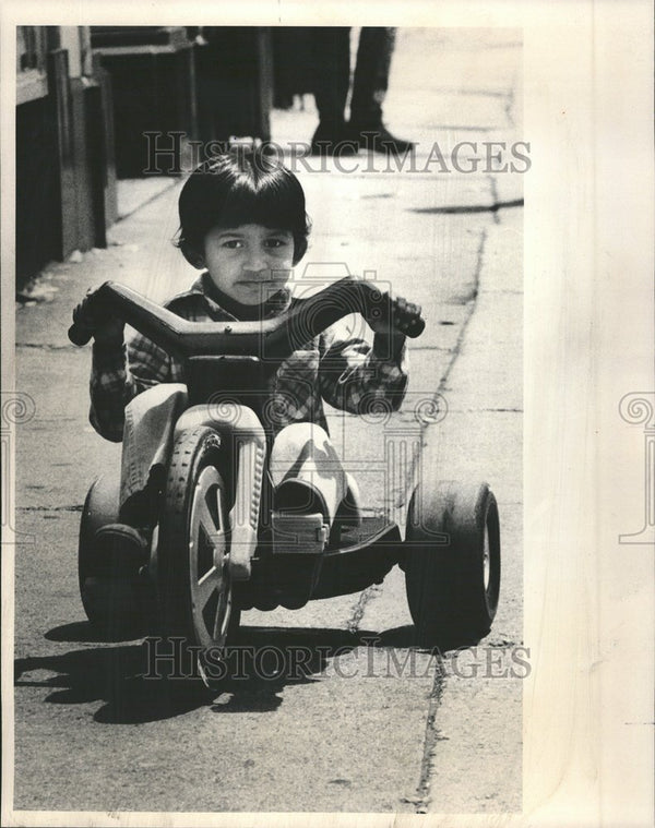 1981 Indian Child/Tricycle/Chicago/Illinois Historic Images