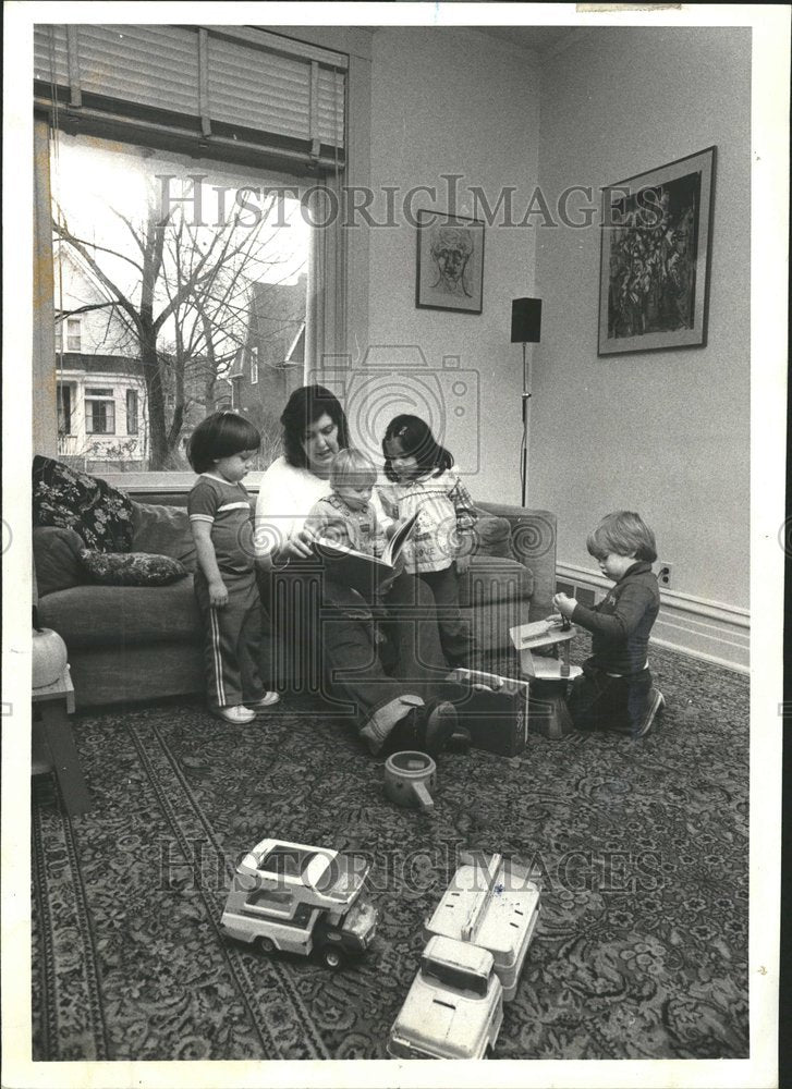 1986 Press Photo Laura Pastorelli Runs Home-Day-Care - RRV64057 - Historic Images