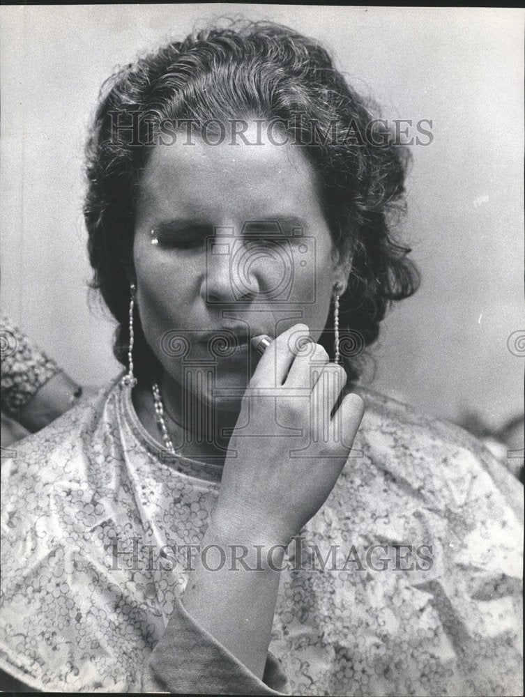 1974 Press Photo Make-Up/Blind Women/Beauty - RRV64409 - Historic Images