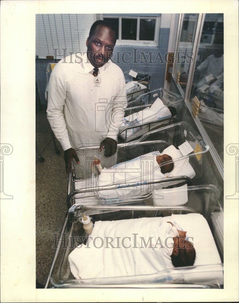 1993 Press Photo Mount Sinai Hospital Jesse Owens Baby - Historic Images
