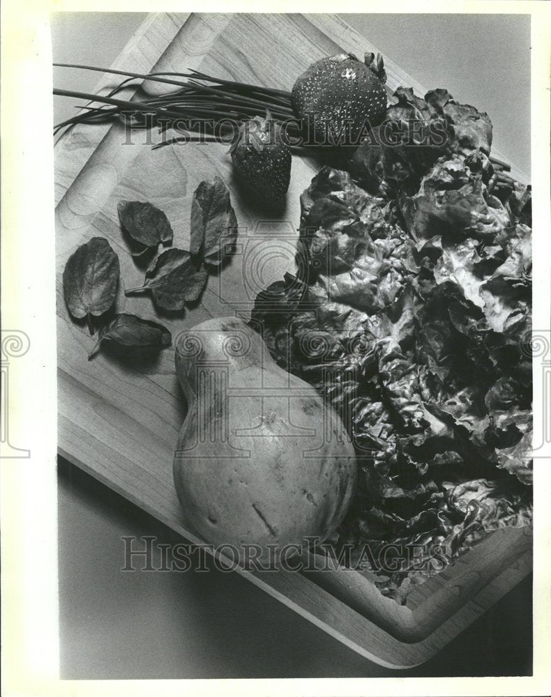 1986 Press Photo Papaya Watercress Lettuce Strawberries - RRV64553 - Historic Images