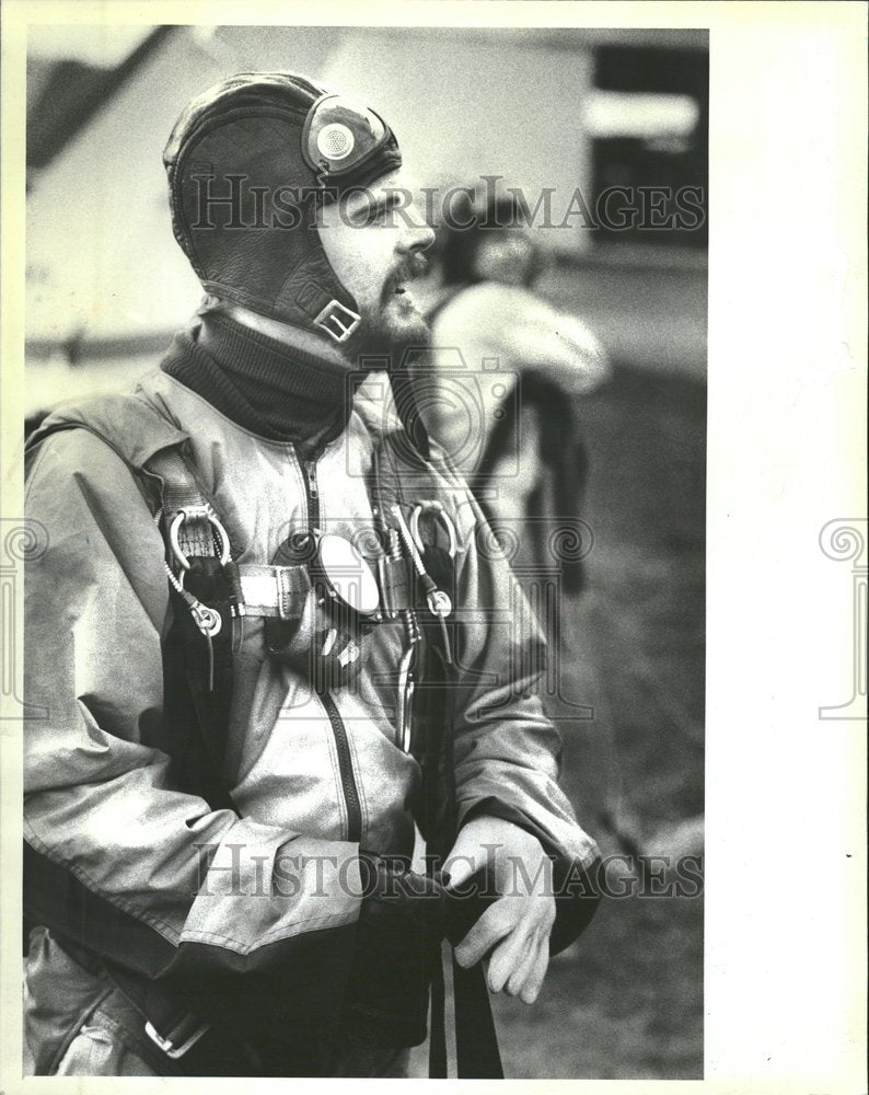 1983 Press Photo Tom Nelson Skydiver After Plane Jump - RRV64607 - Historic Images