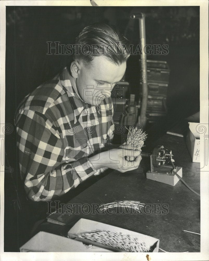 1952 Robert Lesner Disabled Factory Worker - Historic Images