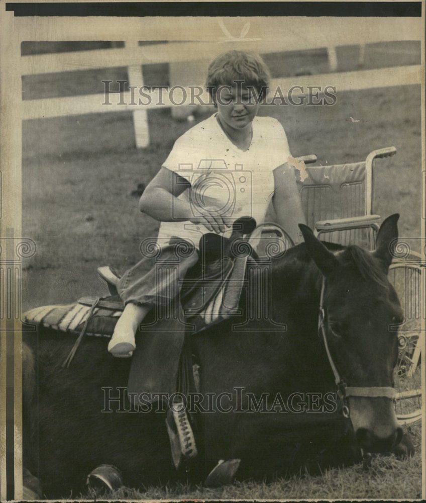 1975 Carol Bennett Wheelchair Horse Riding - Historic Images