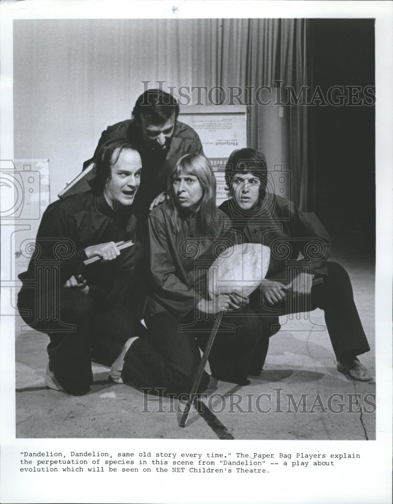 1971 Press Photo The Paper Bag Players&#39; Dandelion - Historic Images