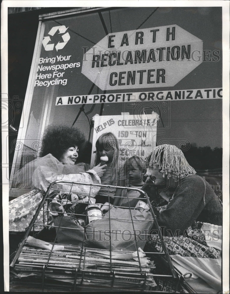 1972 Recyclers Rewarded With Ice Cream - Historic Images