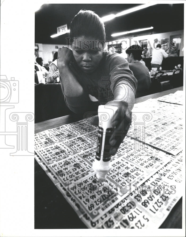 1993, Sheila Hudson Marks Bingo Squares - RRV65143 - Historic Images