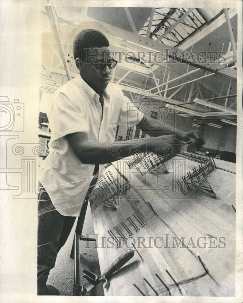 1969 Press Photo Trainee Cable Bell-Tel Work Center - Historic Images