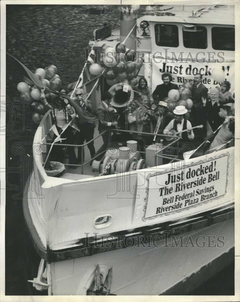 1973 Press Photo Riverboal cuts official ribbon Chicago - RRV65343 - Historic Images