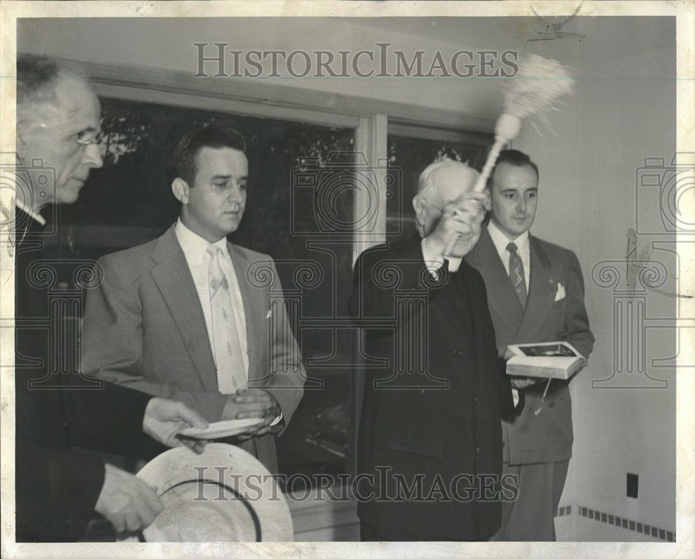 1954 Press Photo Cardinal Samuel Stritch Blesses Home - Historic Images