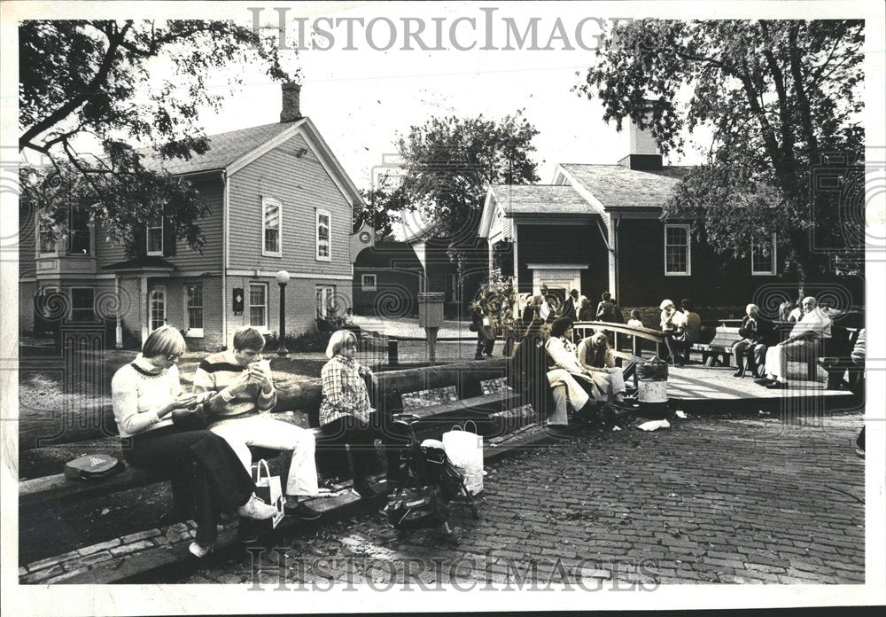 1978 Long Groves Style Shopping Area - Historic Images