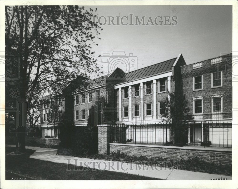 1982, North field English architecture Home - RRV66619 - Historic Images