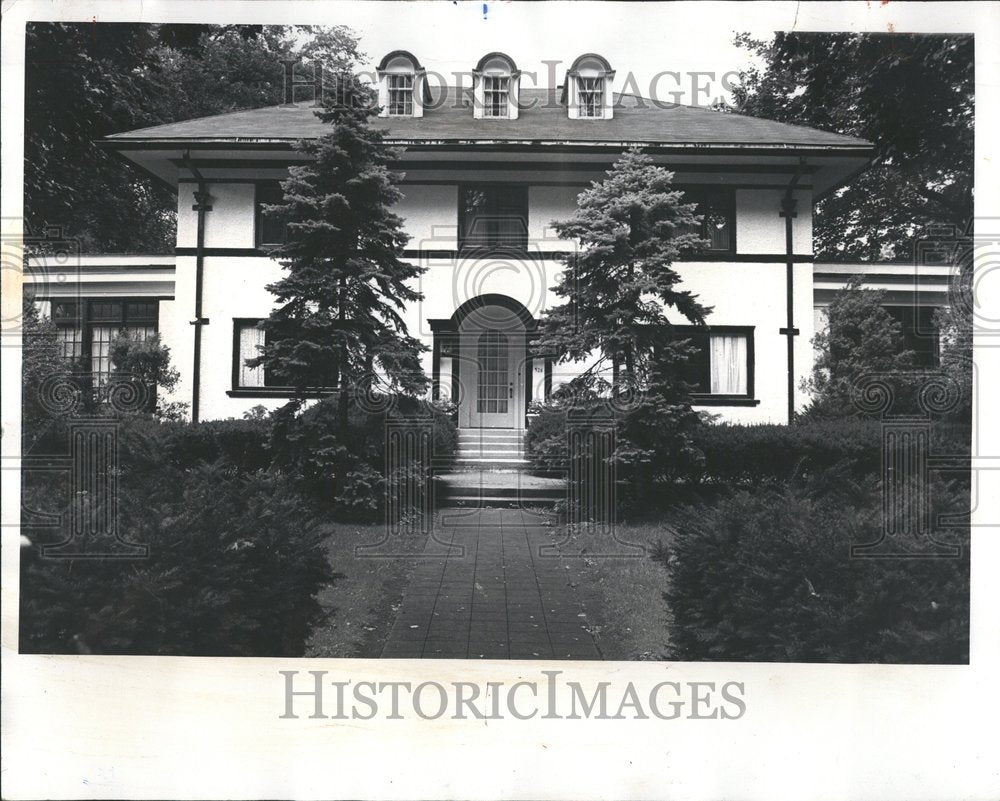 1974 Press Photo Designers Showcase Stucco House Oak - RRV66927 - Historic Images