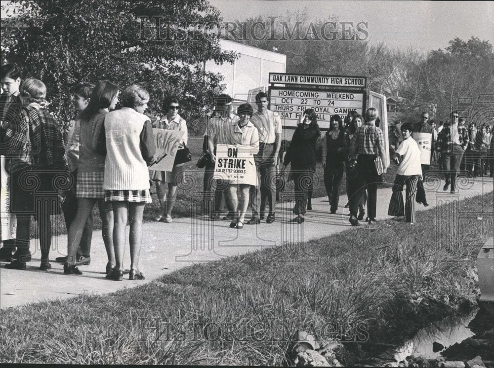 1970 Oaklawn Community High School - Historic Images