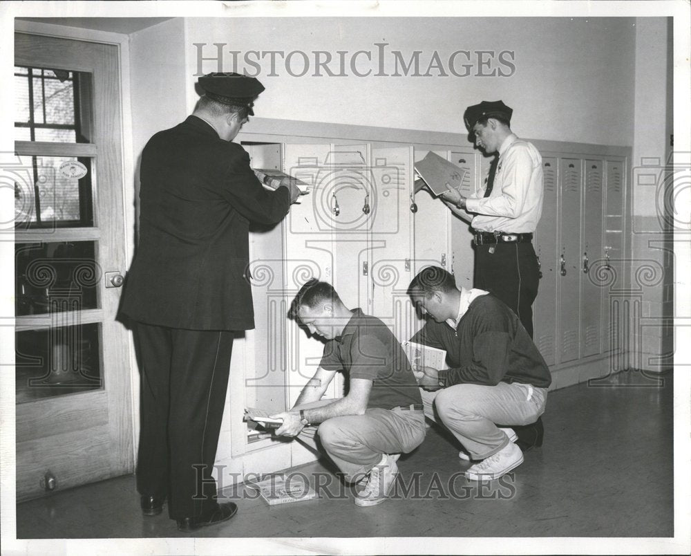 1958 Press Photo John Kilus Bomb Hoak Policeman Check - RRV67095 - Historic Images