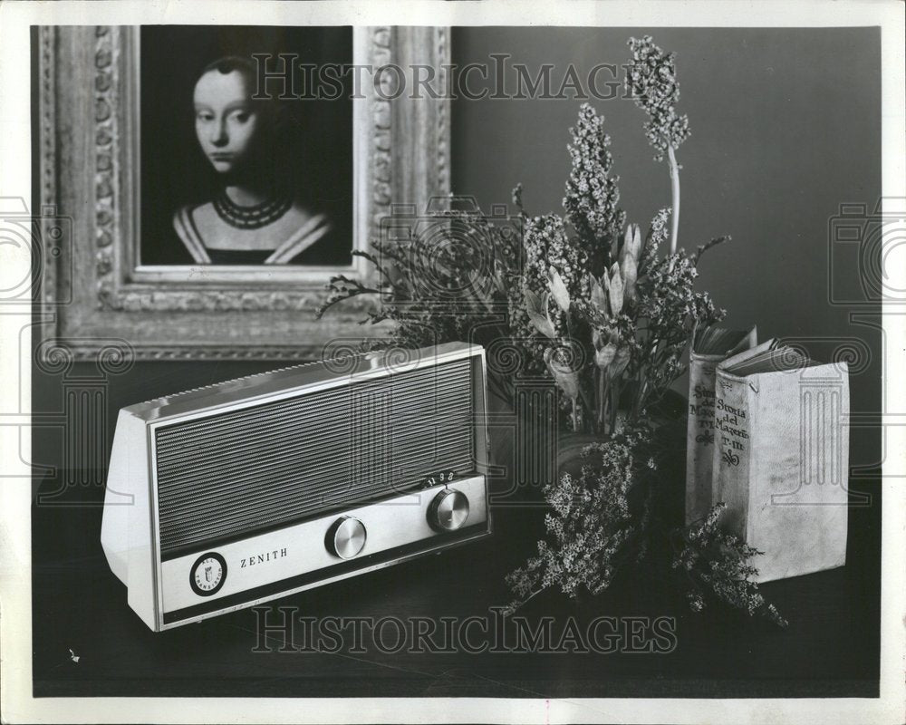 1964 Majorette AM Table Radio - Historic Images