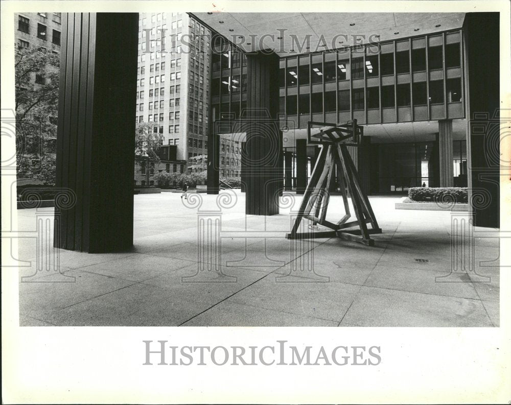 1981, Illinois Center Plaza - RRV67243 - Historic Images