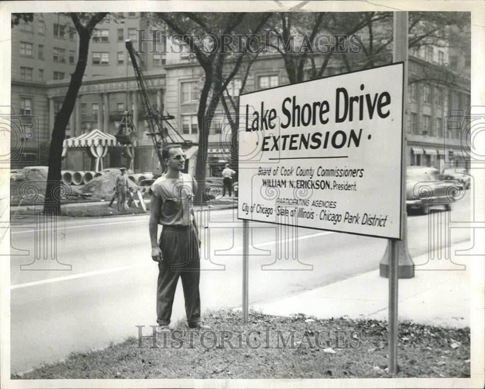 1953 Press Photo Don Neri Sheridan Road Bryn Mawr sign - RRV67323 - Historic Images