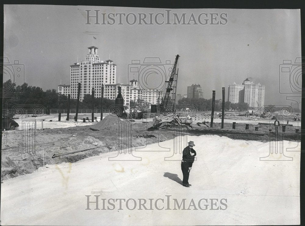 1953 Press Photo Lake Shore Faster blacktop Workmen - RRV67361- Historic Images