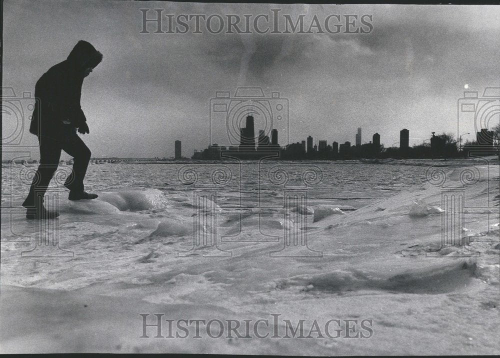 1977, Lake front Chicago Area - RRV67391 - Historic Images