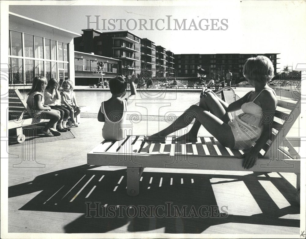 1970 Press Photo Pool Swimming Prospect Hour Fun - RRV67405 - Historic Images