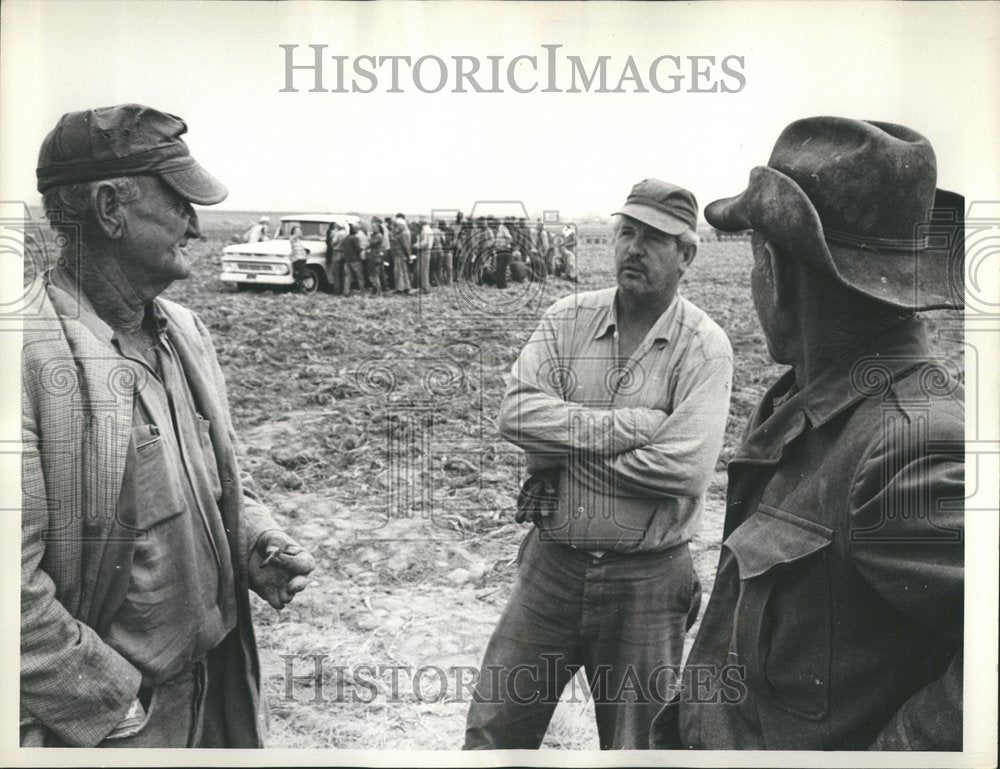 1965 California Background Migrant Workers - Historic Images