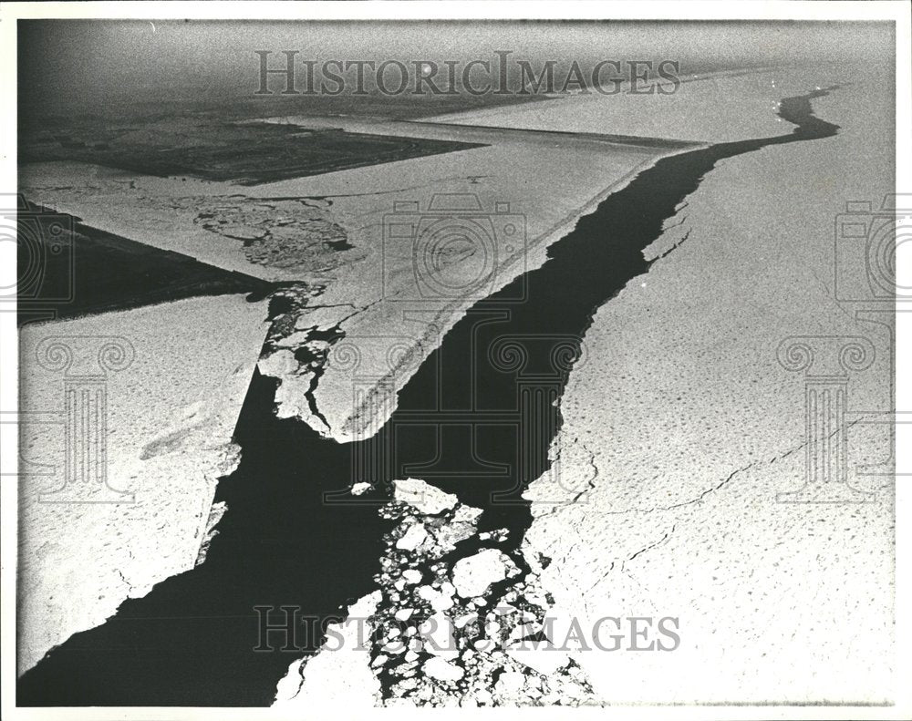 1978 Press Photo Chuncks waters Lake Michigan Ice Coast - RRV67581 - Historic Images