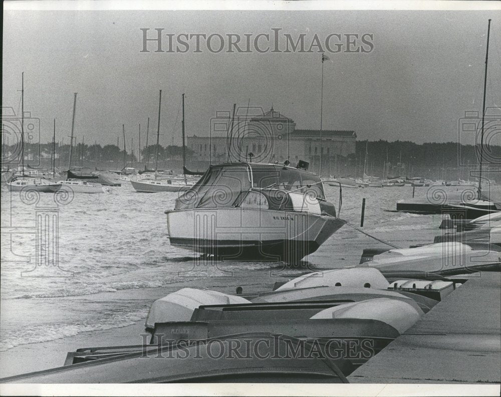 1973 Press Photo Brisk southeast wind Lake Michigan - RRV67585 - Historic Images